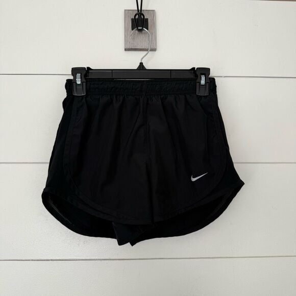 Nike women’s extra small black athletic shorts - Picture 1 of 4